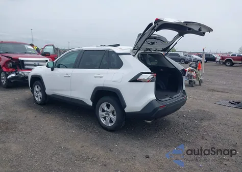 2021 Toyota Rav4 Xle z USA, uszkodzony, nr VIN 2T3W1RFV2MC159586